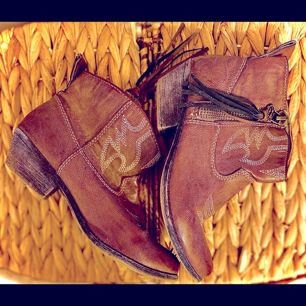 Cowboy Ankle Booties. Vegan Leather. Size 7.5. Lightly used. Very comfortable.